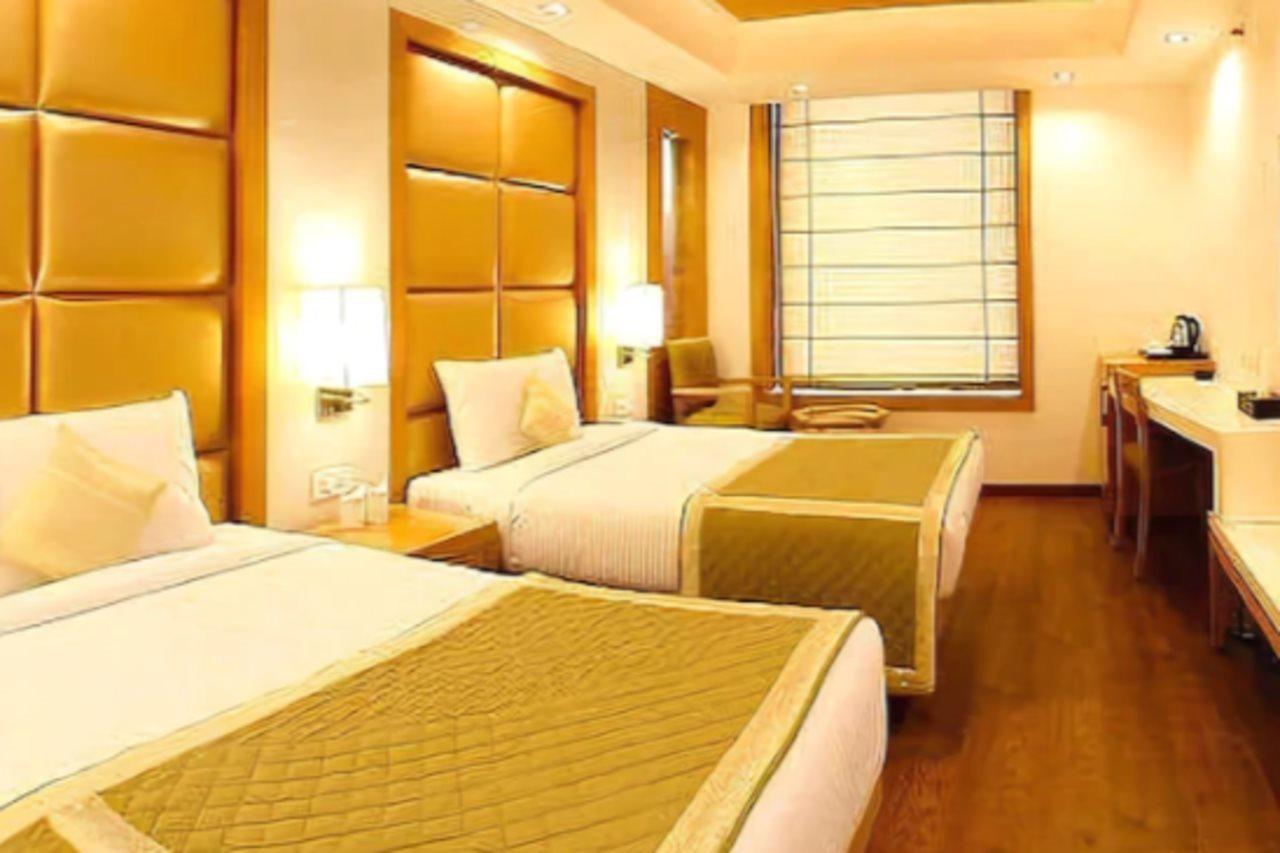 Almondz Hotel Nuova Delhi Esterno foto