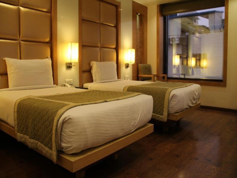 Almondz Hotel Nuova Delhi Esterno foto