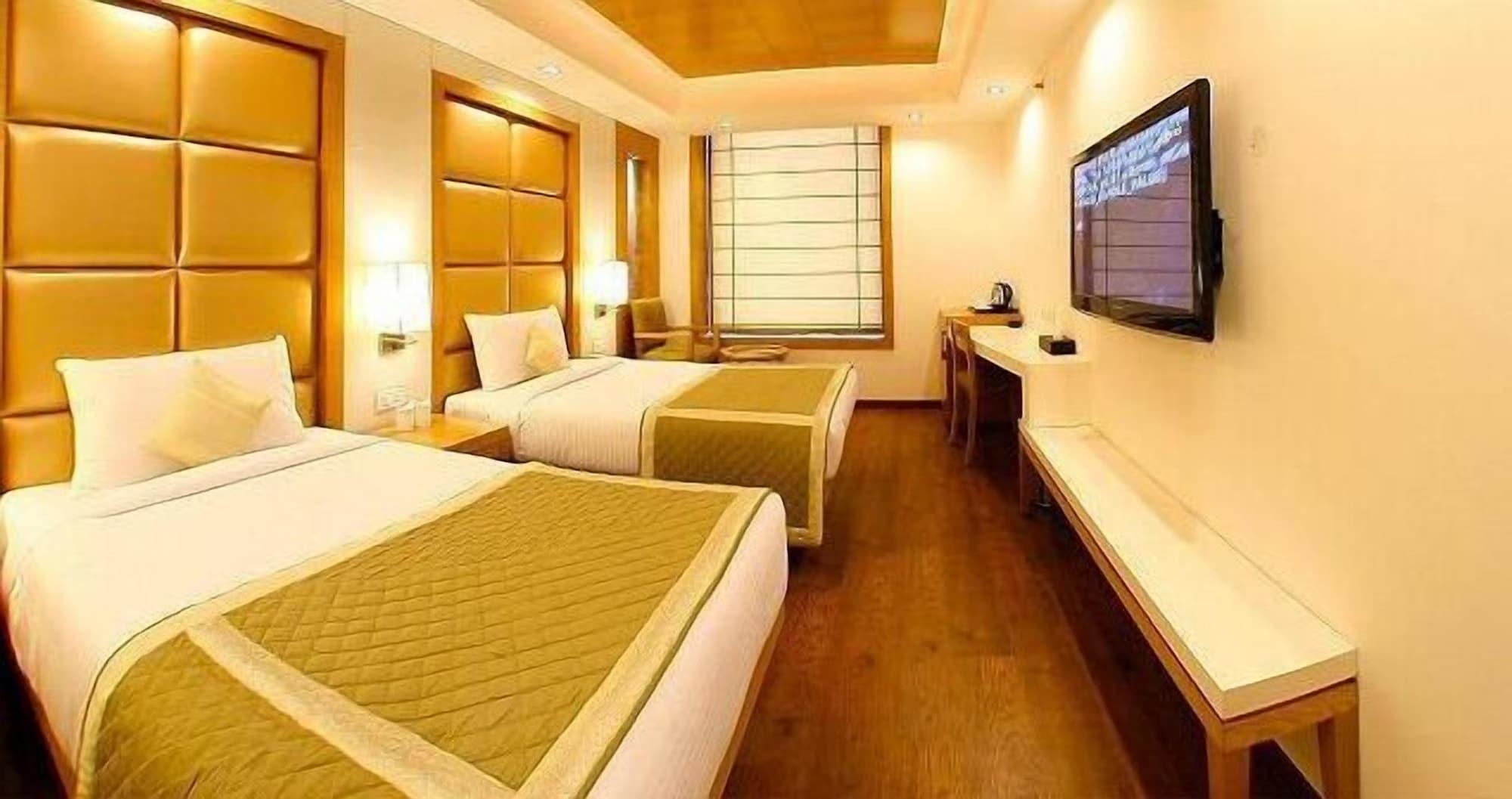 Almondz Hotel Nuova Delhi Esterno foto