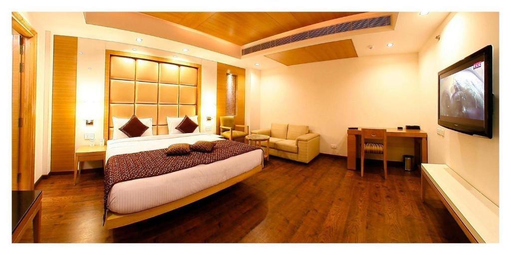 Almondz Hotel Nuova Delhi Esterno foto