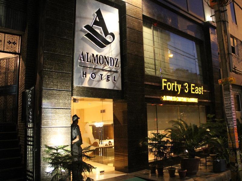 Almondz Hotel Nuova Delhi Esterno foto