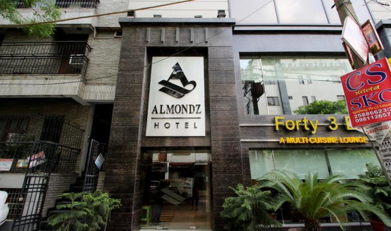 Almondz Hotel Nuova Delhi Esterno foto
