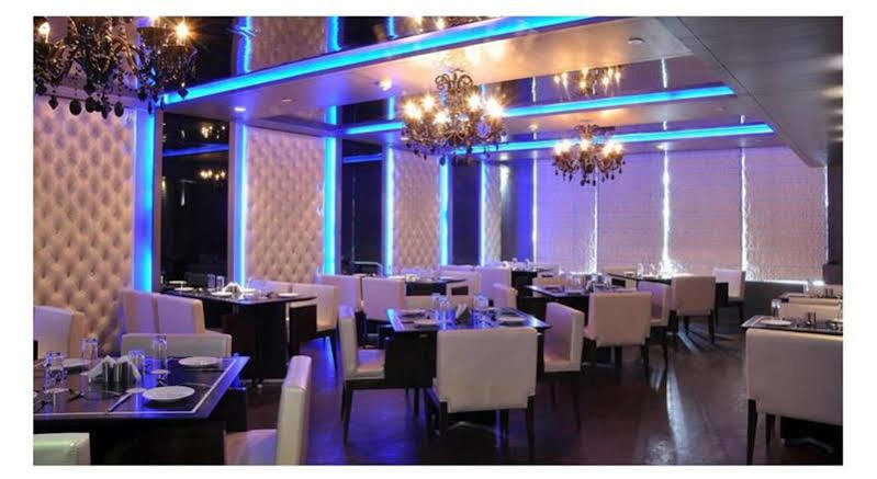 Almondz Hotel Nuova Delhi Esterno foto